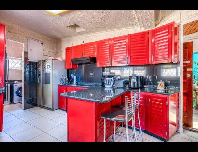 4 BEDROOM HOUSE FOR SALE IN RESERVOIR HILLS